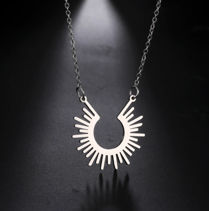 Geometric Spiked Necklace