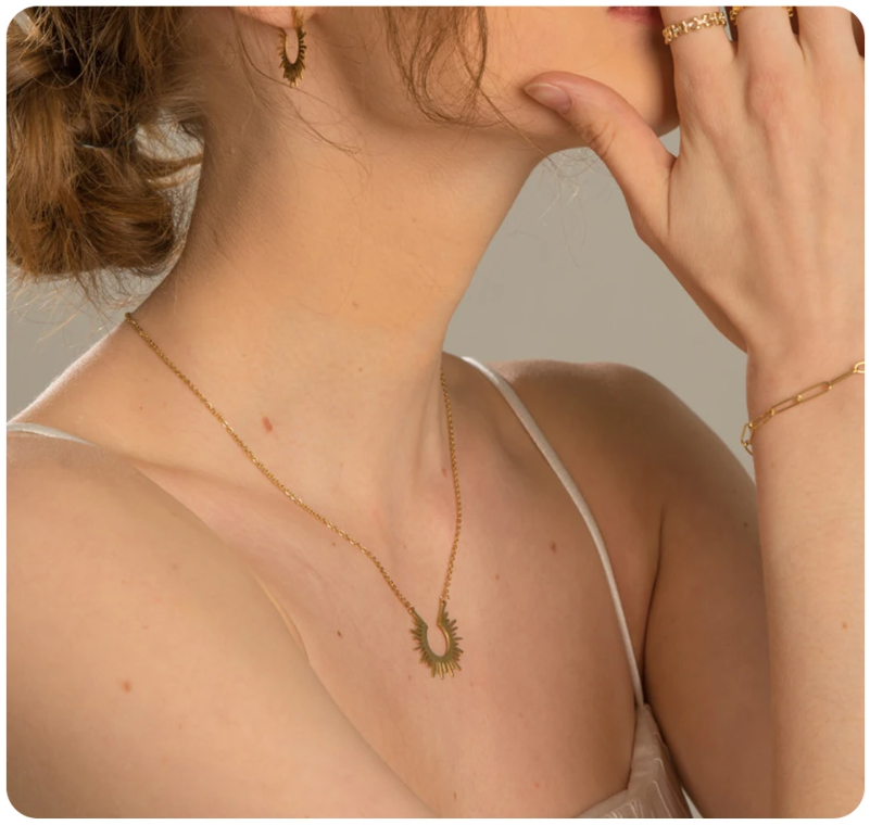 Geometric Spiked Necklace